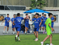 Chùm ảnh loạt trận 13h30 ngày 12-11