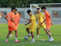 Chùm ảnh loạt trận 15h30 ngày 12-11