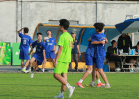 Chùm ảnh loạt trận 14h30 ngày 12-11