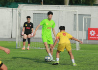 Chùm ảnh loạt trận 14h30 ngày 12-11