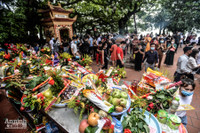  [ẢNH] Nghìn người chen chân đi lễ Phủ Tây Hồ, nhiều trường hợp không đeo khẩu trang