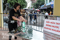  [ẢNH] Nghìn người chen chân đi lễ Phủ Tây Hồ, nhiều trường hợp không đeo khẩu trang