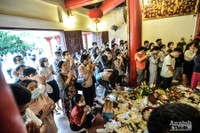  [ẢNH] Nghìn người chen chân đi lễ Phủ Tây Hồ, nhiều trường hợp không đeo khẩu trang