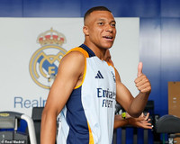 Mbappe hớn hở trong buổi tập đầu tiên cùng Real Madrid