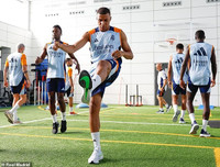 Mbappe hớn hở trong buổi tập đầu tiên cùng Real Madrid