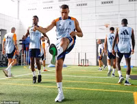 Mbappe hớn hở trong buổi tập đầu tiên cùng Real Madrid