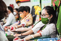 Ấn tượng hình ảnh thanh niên Công an Thủ đô rạng rỡ khi hiến máu phục vụ bệnh nhân ngày sát Tết