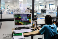 Những hình ảnh đặc biệt về nơi đang giành giật sự sống cho bệnh nhân Covid-19 nặng ở Hà Nội