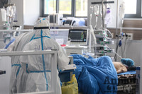 Những hình ảnh đặc biệt về nơi đang giành giật sự sống cho bệnh nhân Covid-19 nặng ở Hà Nội