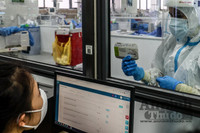 Những hình ảnh đặc biệt về nơi đang giành giật sự sống cho bệnh nhân Covid-19 nặng ở Hà Nội