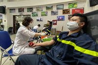 Ấn tượng hình ảnh thanh niên Công an Thủ đô rạng rỡ khi hiến máu phục vụ bệnh nhân ngày sát Tết