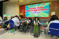 Ấn tượng hình ảnh thanh niên Công an Thủ đô rạng rỡ khi hiến máu phục vụ bệnh nhân ngày sát Tết
