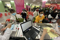 Ấn tượng hình ảnh thanh niên Công an Thủ đô rạng rỡ khi hiến máu phục vụ bệnh nhân ngày sát Tết