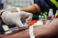 Ấn tượng hình ảnh thanh niên Công an Thủ đô rạng rỡ khi hiến máu phục vụ bệnh nhân ngày sát Tết