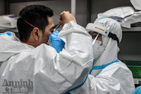 Những hình ảnh đặc biệt về nơi đang giành giật sự sống cho bệnh nhân Covid-19 nặng ở Hà Nội