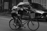 Lãng đãng chiều đông Hà Nội qua các bức ảnh đen trắng giàu cảm xúc