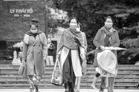 Lãng đãng chiều đông Hà Nội qua các bức ảnh đen trắng giàu cảm xúc