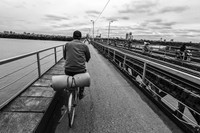 Lãng đãng chiều đông Hà Nội qua các bức ảnh đen trắng giàu cảm xúc