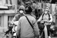 Lãng đãng chiều đông Hà Nội qua các bức ảnh đen trắng giàu cảm xúc