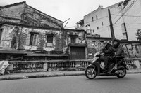 Lãng đãng chiều đông Hà Nội qua các bức ảnh đen trắng giàu cảm xúc