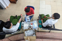 Ấn tượng ảnh Thanh niên Công an Thủ đô hiến máu, giúp dân đăng ký định danh điện tử