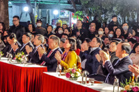 Xem phố đi bộ và ẩm thực Đảo Ngọc Ngũ Xã đẹp như tranh bên hồ Trúc Bạch 