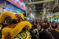 Xem phố đi bộ và ẩm thực Đảo Ngọc Ngũ Xã đẹp như tranh bên hồ Trúc Bạch 