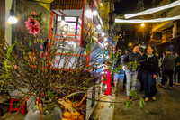 Xem phố đi bộ và ẩm thực Đảo Ngọc Ngũ Xã đẹp như tranh bên hồ Trúc Bạch 