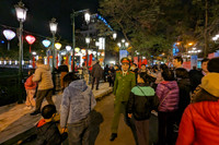 Xem phố đi bộ và ẩm thực Đảo Ngọc Ngũ Xã đẹp như tranh bên hồ Trúc Bạch 