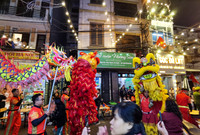 Xem phố đi bộ và ẩm thực Đảo Ngọc Ngũ Xã đẹp như tranh bên hồ Trúc Bạch 