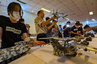 Sống động dàn mô hình quân sự khủng đang được trưng bày ở Hà Nội