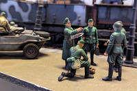 Sống động dàn mô hình quân sự khủng đang được trưng bày ở Hà Nội