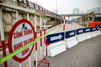 Cận cảnh công trường xây dựng 2 cầu dầm thép song song với cầu vượt Mai Dịch ở Hà Nội