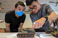 Sống động dàn mô hình quân sự khủng đang được trưng bày ở Hà Nội