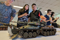 Sống động dàn mô hình quân sự khủng đang được trưng bày ở Hà Nội