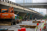 Cận cảnh công trường xây dựng 2 cầu dầm thép song song với cầu vượt Mai Dịch ở Hà Nội