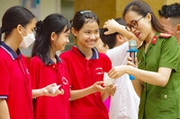  Hà Nội: Xem học sinh THCS hào hứng tham gia hỏi đáp về tác hại của ma túy 