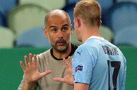 [ẢNH] Kinh ngạc Pep Guardiola 'đốt tiền' chuyển nhượng vẫn thua Jose Mourinho