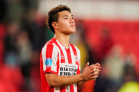 18 cầu thủ Nhật Bản đang thi đấu ở châu Âu là những ai?