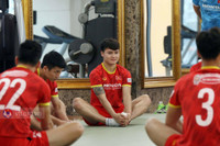 Thầy Park cho Công Phượng tập tạ sau trận thua Nhật Bản