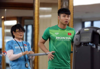 Thầy Park cho Công Phượng tập tạ sau trận thua Nhật Bản