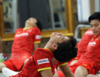 Thầy Park cho Công Phượng tập tạ sau trận thua Nhật Bản