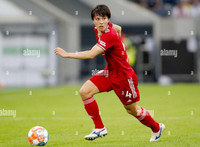 18 cầu thủ Nhật Bản đang thi đấu ở châu Âu là những ai?