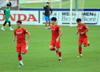 [ẢNH] Công Phượng, Quang Hải tập 'cực sung' chờ đấu Trung Quốc