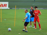 [ẢNH] Công Phượng, Quang Hải tập 'cực sung' chờ đấu Trung Quốc