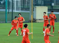 [ẢNH] Công Phượng, Quang Hải tập 'cực sung' chờ đấu Trung Quốc