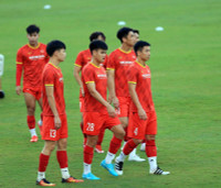 [ẢNH] Công Phượng, Quang Hải tập 'cực sung' chờ đấu Trung Quốc