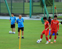 [ẢNH] Công Phượng, Quang Hải tập 'cực sung' chờ đấu Trung Quốc