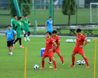 [ẢNH] Công Phượng, Quang Hải tập 'cực sung' chờ đấu Trung Quốc