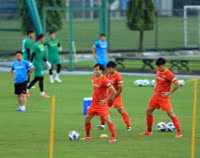 [ẢNH] Công Phượng, Quang Hải tập 'cực sung' chờ đấu Trung Quốc